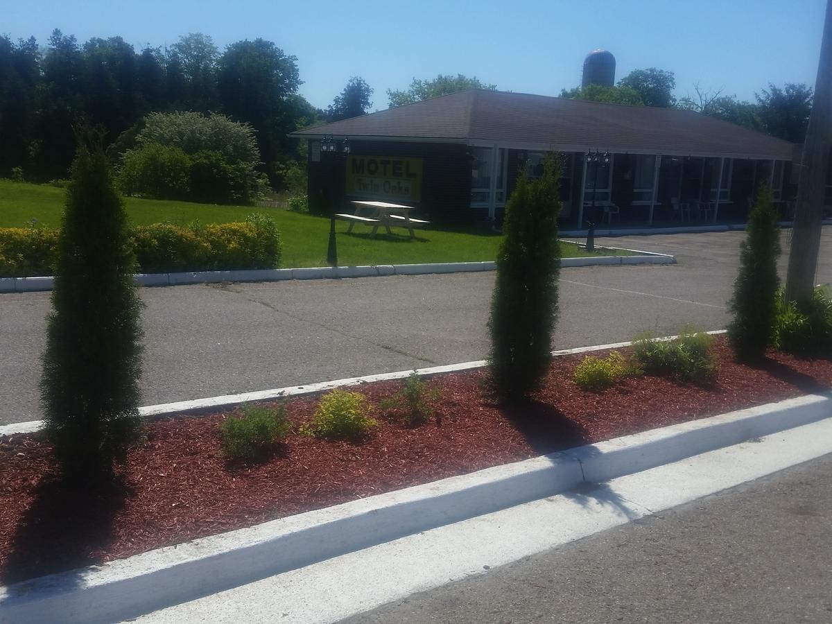Twin Oaks Motel Orono Exterior foto